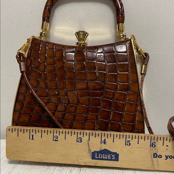 Elegant Brown Crocodile Pattern Handbag - Picture 10 of 13